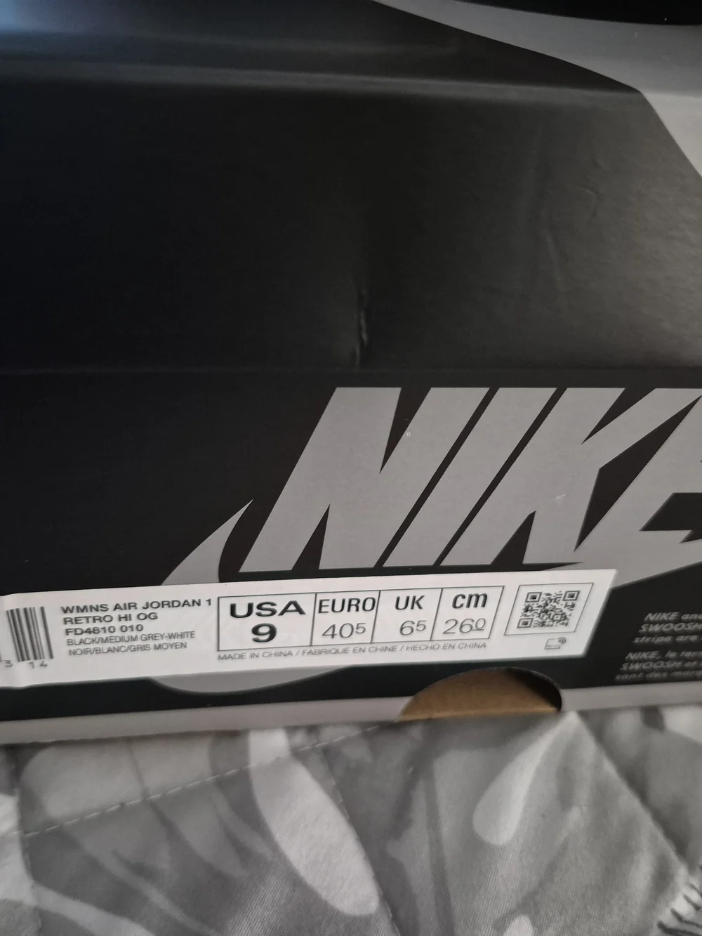 Nike WMNS Air Jordan 1 Retro Hi OG - Black/Medium Grey/White